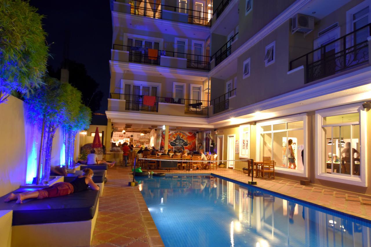Mad Monkey Hostel Kampot (Adults Only) Екстериор снимка